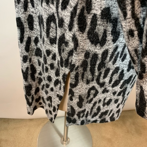 Chico’s Zenergy Leopard Print Sweater, Size 2 - Picture 9 of 12